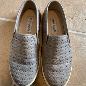 Steve Madden slip ons
